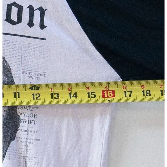 Taylor Swift Reputation Tour White T-Shirt Size S - Picture 3 of 6